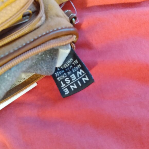 Nine West tan wristlet organizer, new with tags - Picture 5 of 6